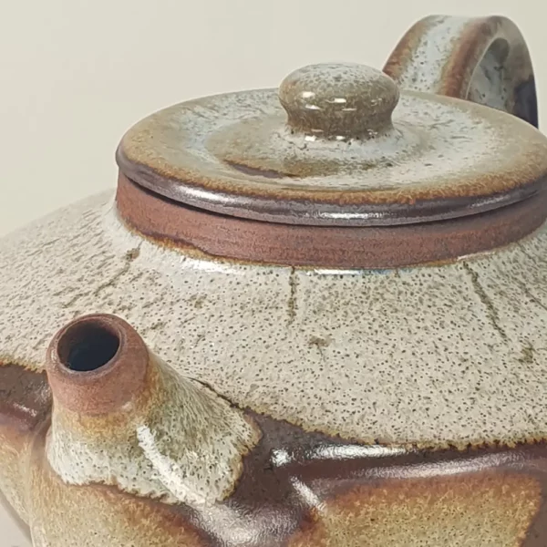 Théière artisanale en grès