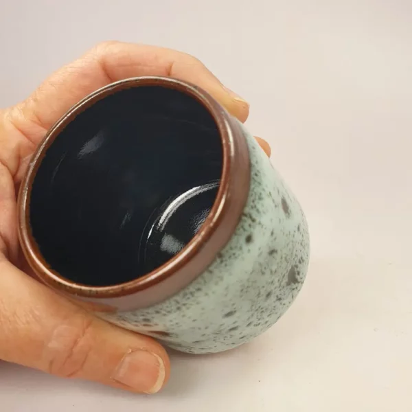 Mug en grès artisanal