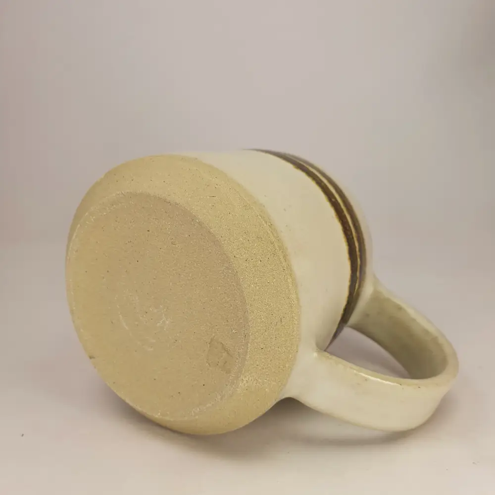 Tasse en grès avec anse