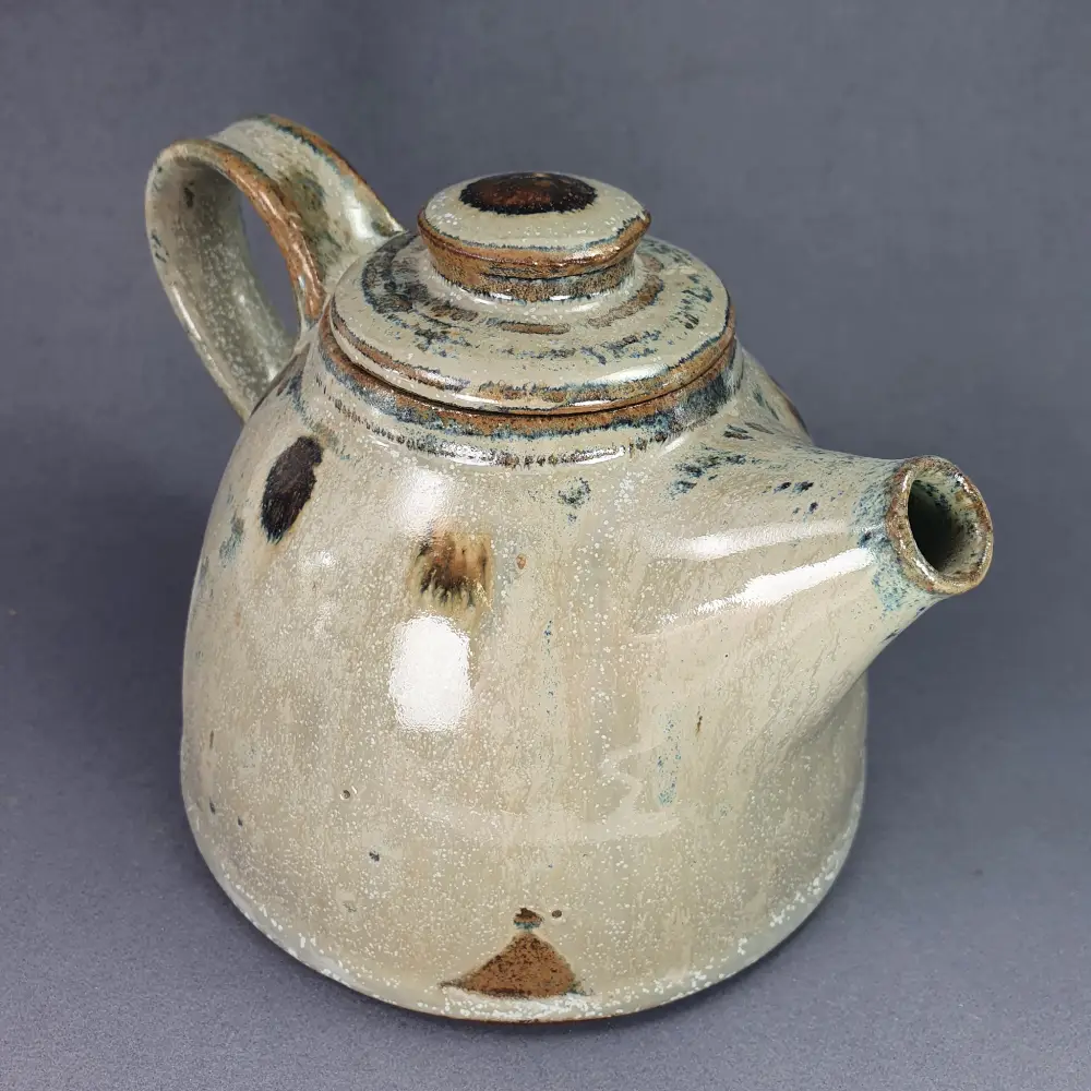 Théière artisanale en grès