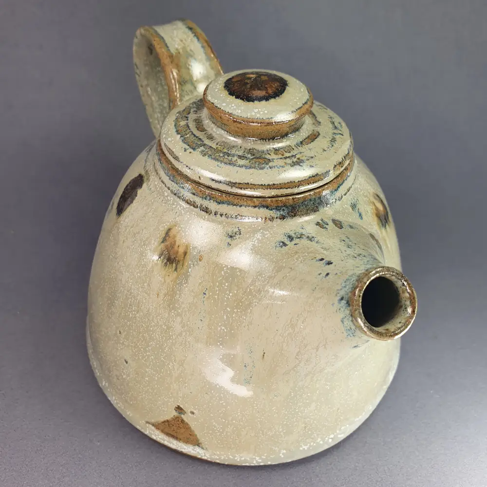 Théière artisanale en grès