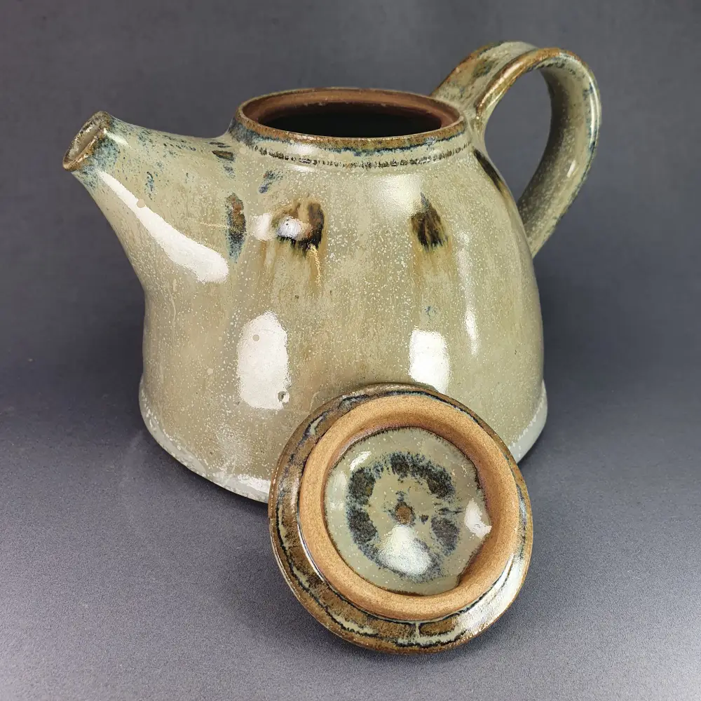 Théière artisanale en grès