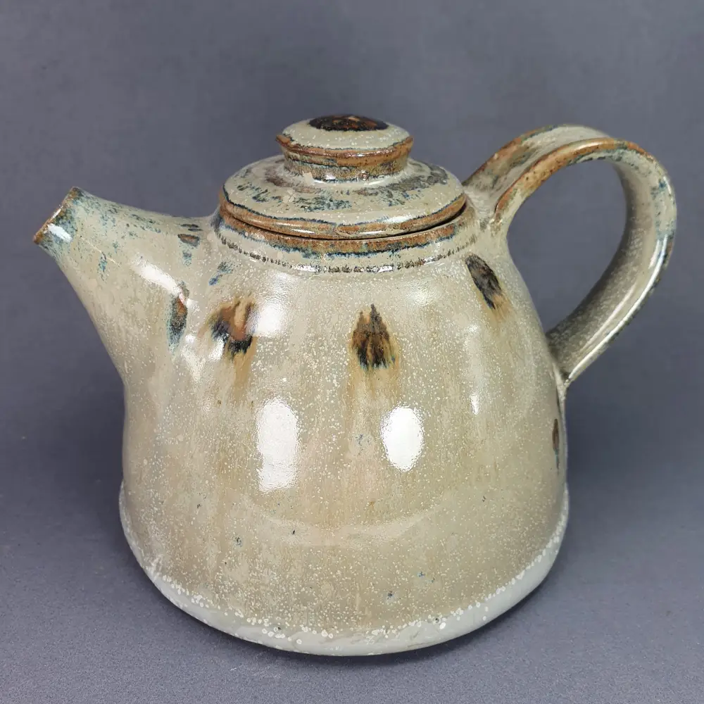 Théière artisanale en grès