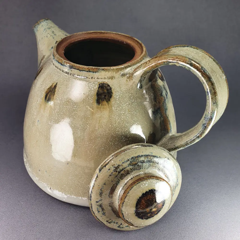 Théière artisanale en grès