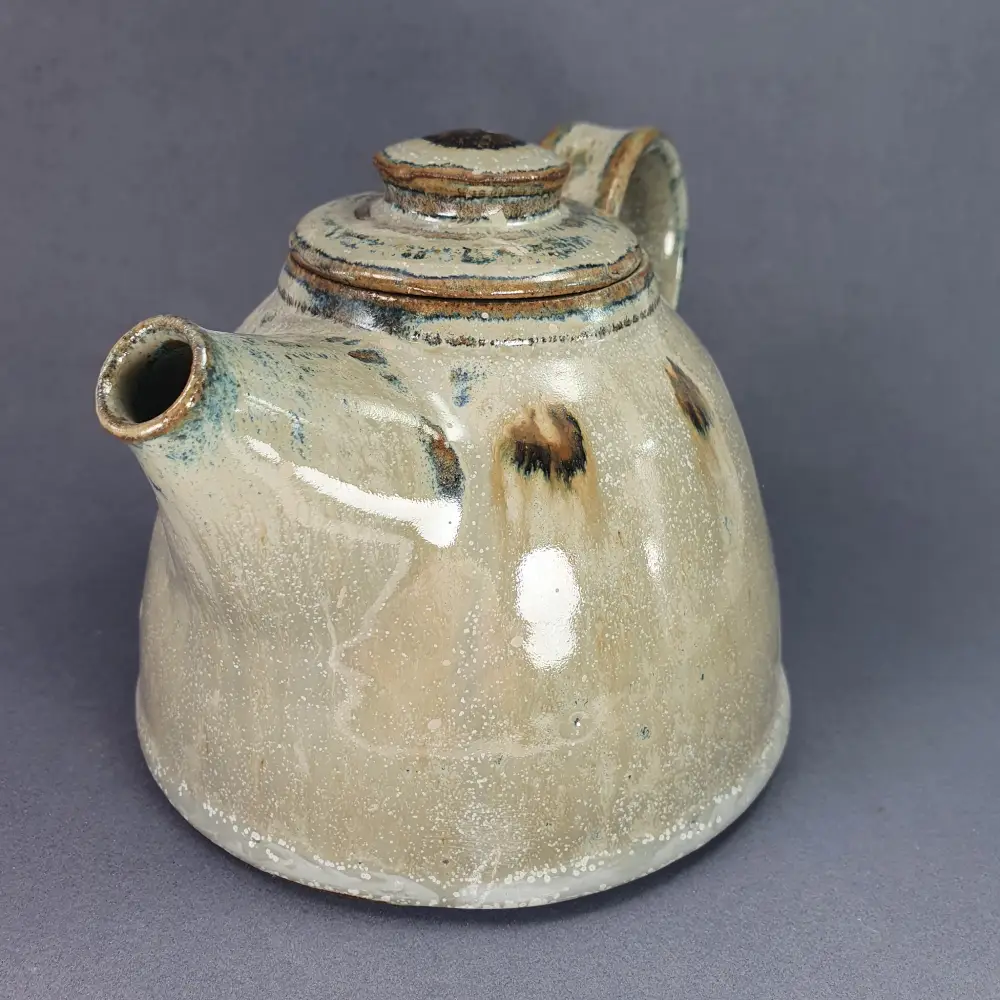 Théière artisanale en grès