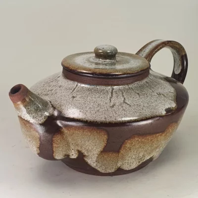 Théière en grès artisanal