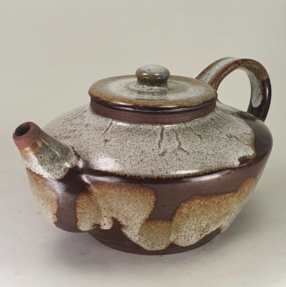 Théière en grès artisanal