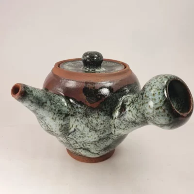Petite théière artisanale en grès
