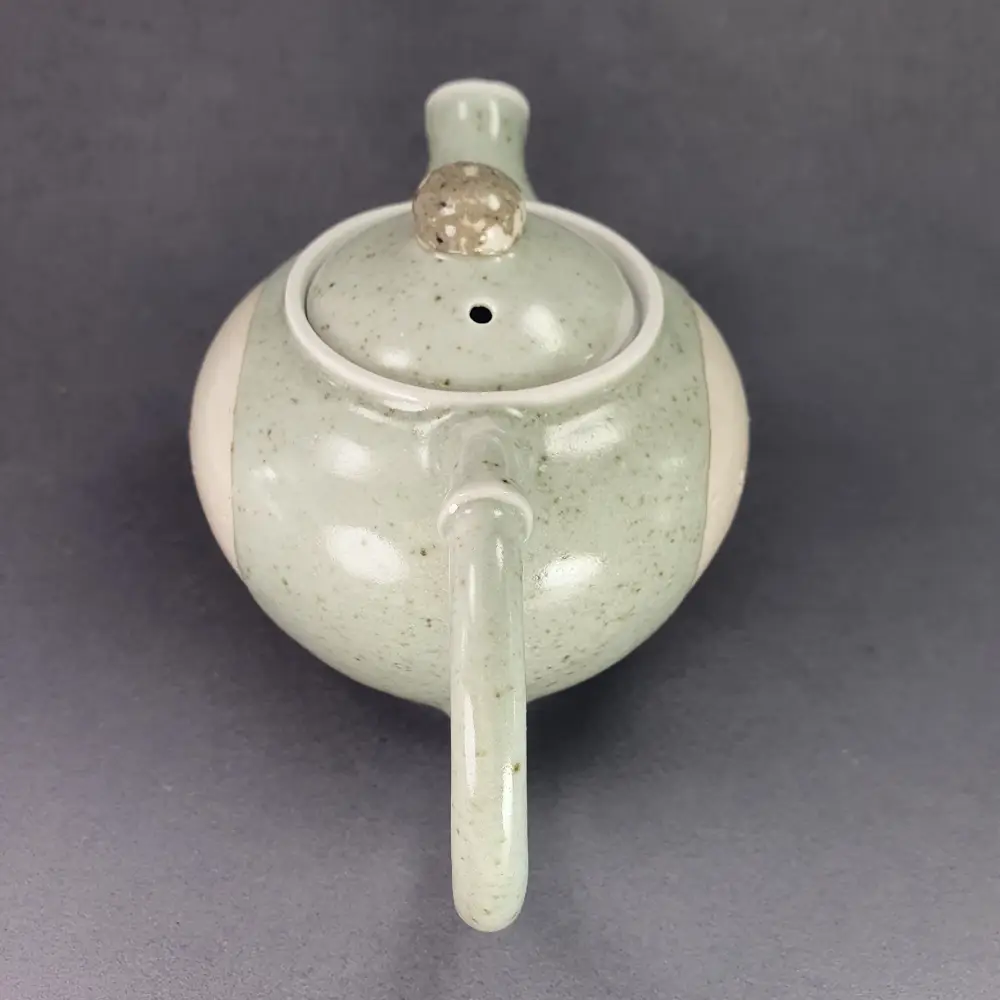 Théière en porcelaine artisanale
