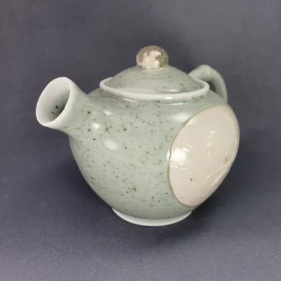 Théière en porcelaine artisanale