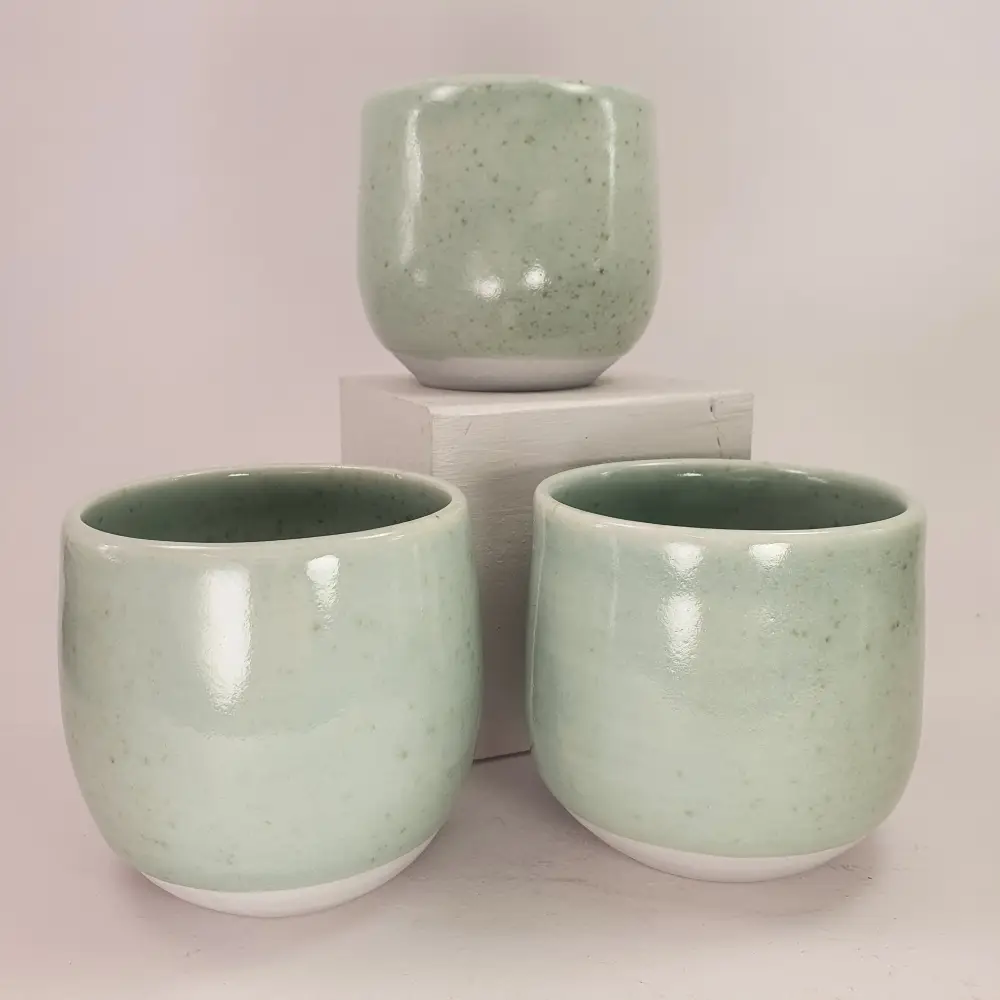 Bol céladon sur porcelaine