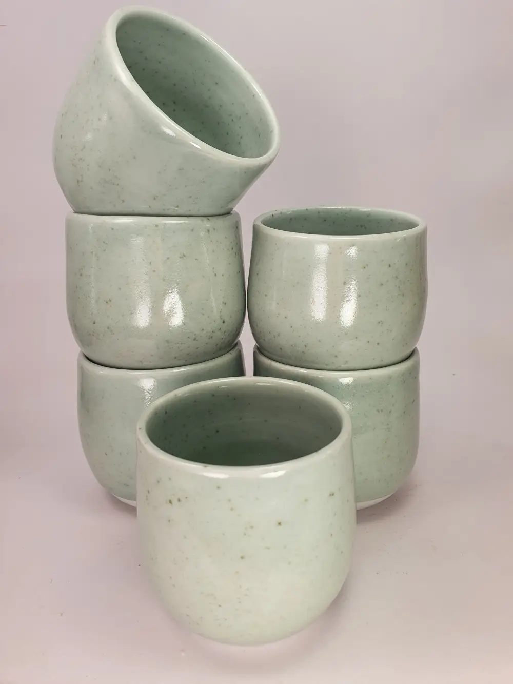 Bol céladon sur porcelaine