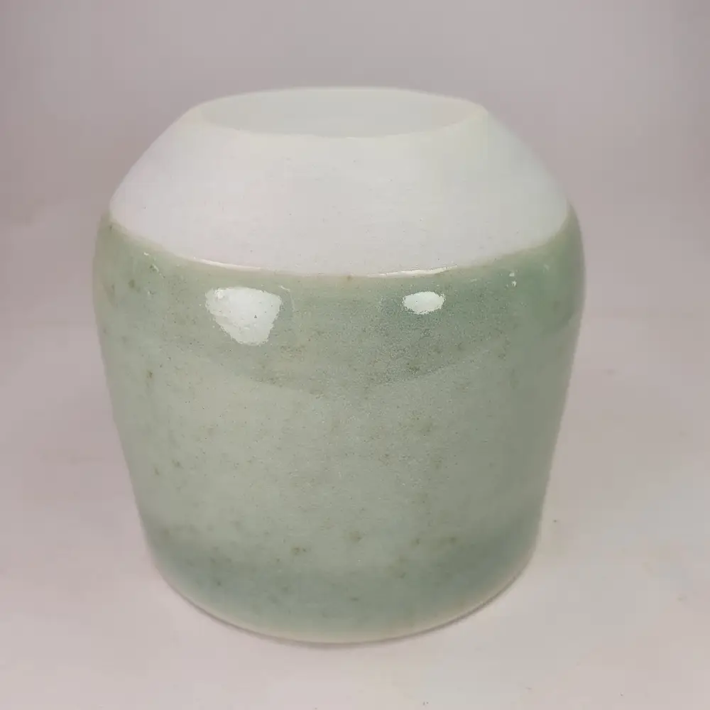 Bol céladon sur porcelaine