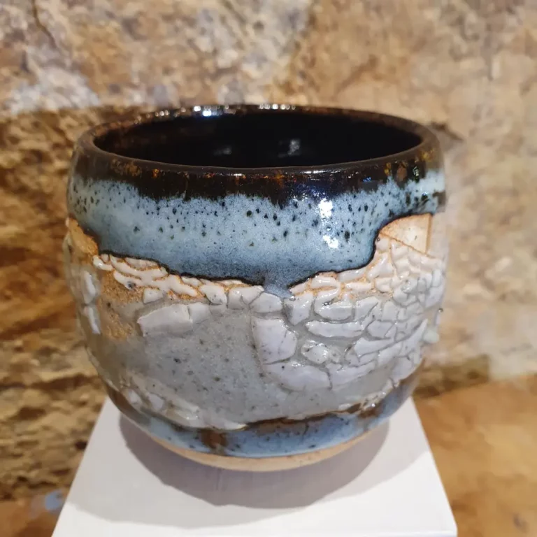 Superposition d’émaux shino et fer – effet de matière – grès