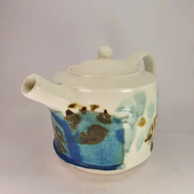 Théière artisanale en porcelaine
