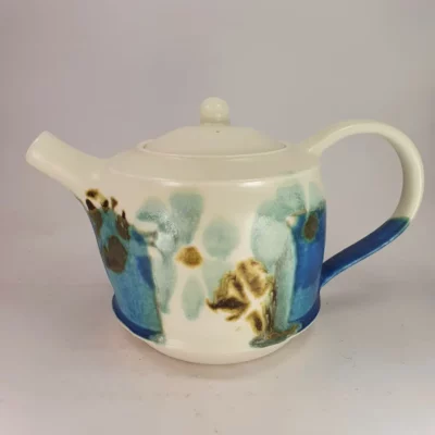 Théière artisanale en porcelaine