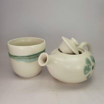 Théière et bol en porcelaine