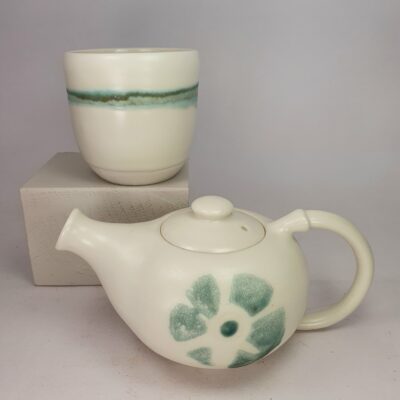 Théière et bol en porcelaine