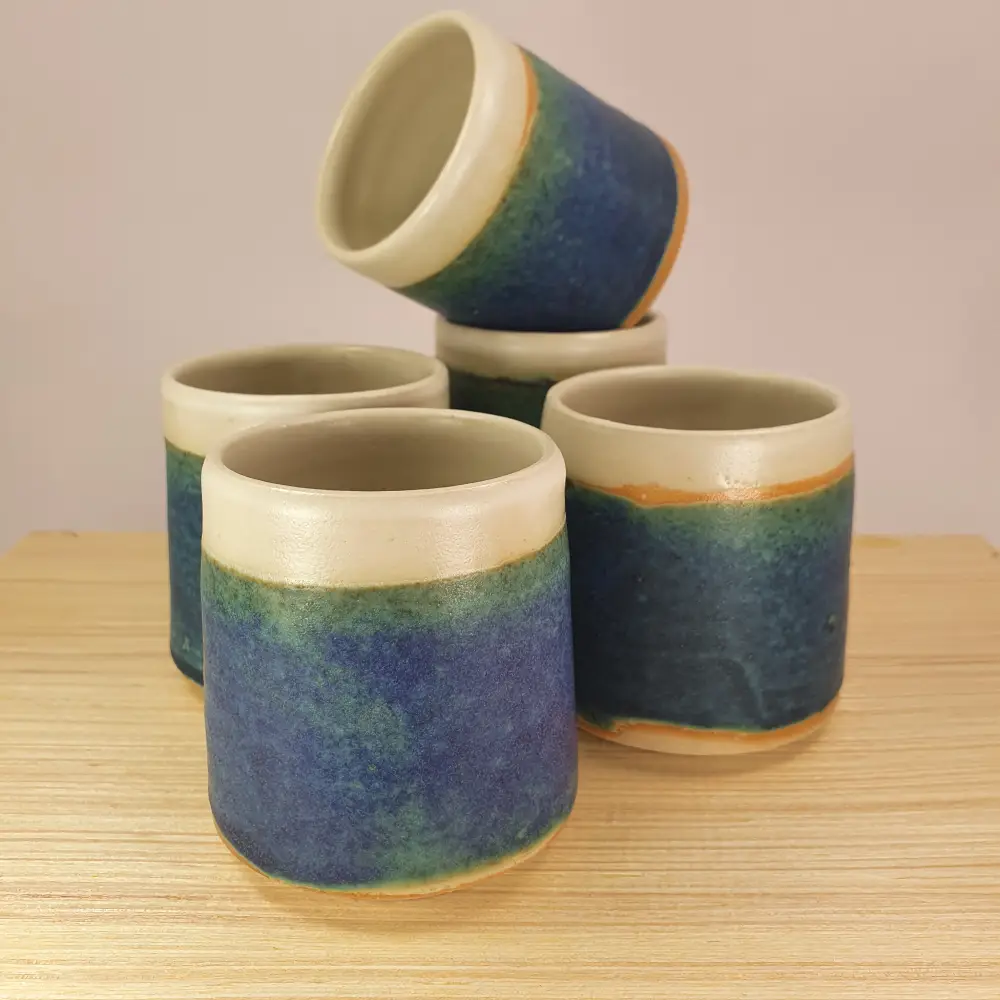 Tasse artisanale en grès blanc