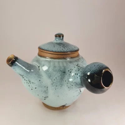 Petite théière artisanale en grès
