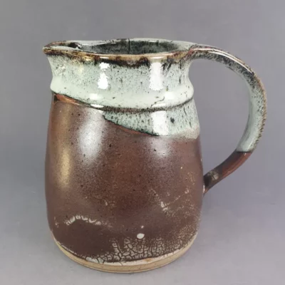 Pichet en grès artisanal