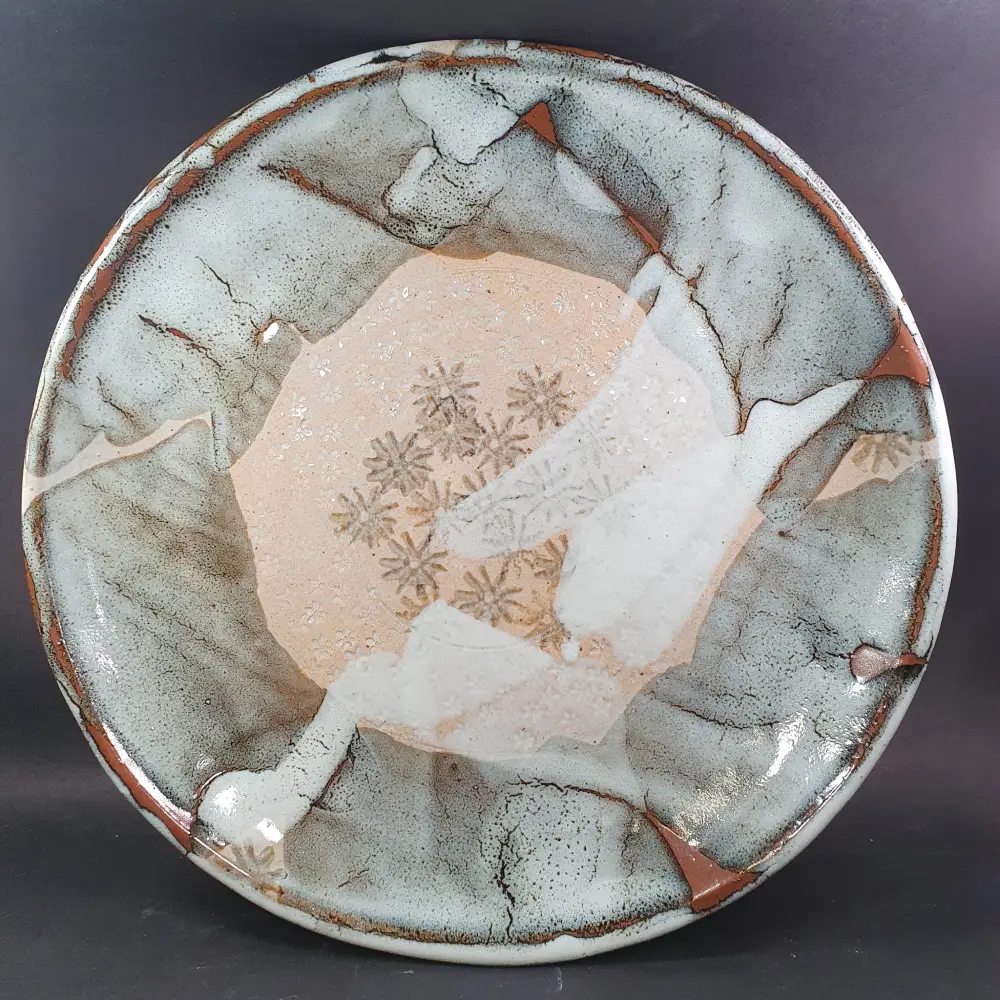 Grand plat en céramique artisanale